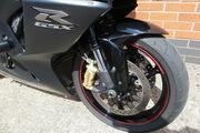 Picture 6 - Suzuki GSXR 1000 L2 2012 motorbike