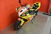 Picture 8 - Yamaha YZF R1 2012 motorbike