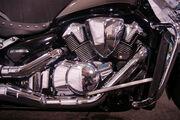 Picture 2 - 11/11 Suzuki VLR 1800 TL0 Intruder Classic Cruiser SADDLE BAGS SCREEN motorbike