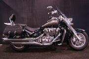 Picture 10 - 11/11 Suzuki VLR 1800 TL0 Intruder Classic Cruiser SADDLE BAGS SCREEN motorbike