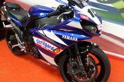 Picture 11 - Yamaha YZF R1, Full Race Replica, Akrapovic Exhausts, Tailtidy, Only 2475 Miles motorbike
