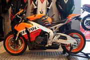 Picture 2 - 2009 Honda CBR 1000 RR-9 Repsol Fireblade, 1205 Miles, Akrapovic Exhaust motorbike