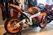 Picture 4 - 2009 Honda CBR 1000 RR-9 Repsol Fireblade, 1205 Miles, Akrapovic Exhaust motorbike