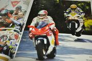Picture 9 - 2009 TT Valentino Rossi Yamaha R1 cross plane crank motorbike
