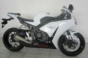 Picture 2 - 2014 Honda CBR1000RR Fireblade motorbike