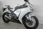Picture 3 - 2014 Honda CBR1000RR Fireblade motorbike