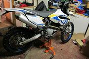 Picture 2 - Husaberg FE500 2013 Low Hours Great Condition, Husqvarna Plastics, Rekulse Clutch motorbike