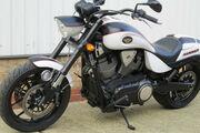 Picture 4 - 2010 Victory Hammer Sport 1731cc. 1 owner. low miles motorbike