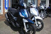 Picture 4 - Piaggio Beverly 350 Touring Scooter motorbike
