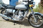 Picture 3 - Suzuki 750 GT motorbike