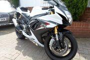 Picture 2 - Suzuki GSX-R 750 L4 - Ex Demonstrator motorbike