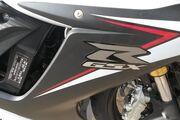Picture 9 - Suzuki GSX-R750 L4 motorbike
