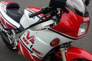 Picture 3 - Yamaha RZV500 RD500 motorbike