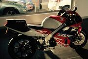 Picture 2 - Genuine Honda RC45 motorbike