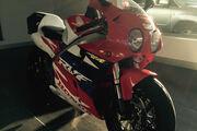 Picture 3 - Genuine Honda RC45 motorbike