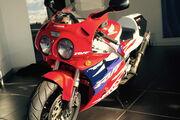 Picture 4 - Genuine Honda RC45 motorbike