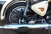 Picture 6 - Royal Enfield Classic 500 in two tone Cream and Red motorbike