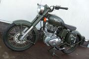 Picture 10 - Royal Enfield Classic 500 in Battle Green motorbike