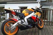 Picture 4 - Honda Repsol 1000 Motorbike motorbike