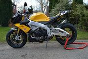 Picture 2 - Aprilia Tuono V4 APRC - Shrewsbury motorbike