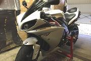Picture 2 - 2009 Yamaha YZF R1 Big Bang, pearl white immaculate condition, Akrapovic motorbike