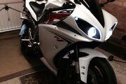 Picture 3 - 2009 Yamaha YZF R1 Big Bang, pearl white immaculate condition, Akrapovic motorbike