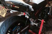 Picture 10 - 2009 Yamaha YZF R1 Big Bang, pearl white immaculate condition, Akrapovic motorbike