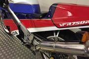 Picture 8 - Honda VFR750 RC30 1988 with 2707 km Original Rare Classic motorbike