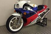 Picture 9 - Honda VFR750 RC30 1988 with 2707 km Original Rare Classic motorbike