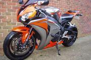 Picture 3 - Honda CBR1000RR ABS 1000cc Supersport Silver motorbike
