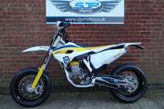 Picture 2 - Husqvarna FS 450 2015, 5.9 Hours, Excellent Condition, V5, Road Registered motorbike