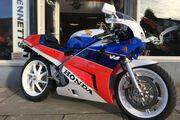 Picture 2 - Honda VFR750 RC30 motorbike