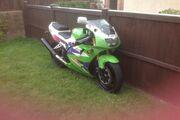 Picture 3 - 2000 Kawasaki ZXR400-L9 in green motorbike