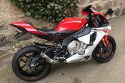 Picture 3 - Yamaha YZF R1 2015 motorbike