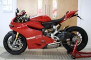 Picture 2 - 2013 Ducati 1199 Panigale R, Red, 2200 Miles motorbike
