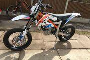 Picture 3 - KTM Freeride E-SM, 2015, immaculate condition, 926 miles motorbike
