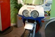 Picture 2 - 1991 Honda RC30 VFR750R motorbike