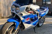 Picture 2 - Suzuki gsxr 750 L Slingshot 1990 Barn find restoration project motorbike