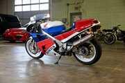 Picture 3 - 1990 Honda RC30 VRF750R motorbike
