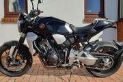 Picture 2 - HONDA CB1000R PLUS 2019 BLACK 1680 MILES SHOWROOM Condition HONDA WARRANTY motorbike