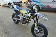 Picture 3 - Husqvarna 701 supermoto 2680 miles motorbike