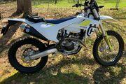 Picture 8 - 2019 Husqvarna Supermoto conversion FE450 motorbike
