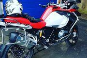 Picture 4 - BMW R1200 GS Adventure TE model with BMW aluminium paniers, topbox and Sat nav motorbike