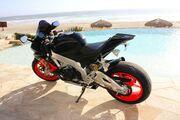 Picture 4 - 2018 Aprilia RSV4 RR motorbike