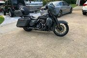 Picture 2 - 2018 Harley-Davidson FLHXSE - CVO Street Glide motorbike