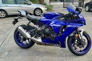Picture 2 - 2019 Yamaha YZF-R motorbike