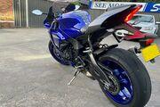 Picture 5 - 2019 Yamaha YZF-R motorbike