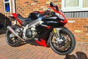 Picture 3 - Aprilia rsv4 factory, in black & red motorbike