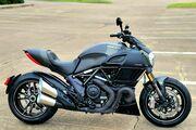 Picture 3 - 2017 Ducati Diavel Carbon motorbike