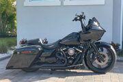 Picture 7 - 2017 Harley-Davidson Touring, Black color motorbike